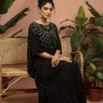 Classic Black: Midnight Ebony Bandhani Kaftan